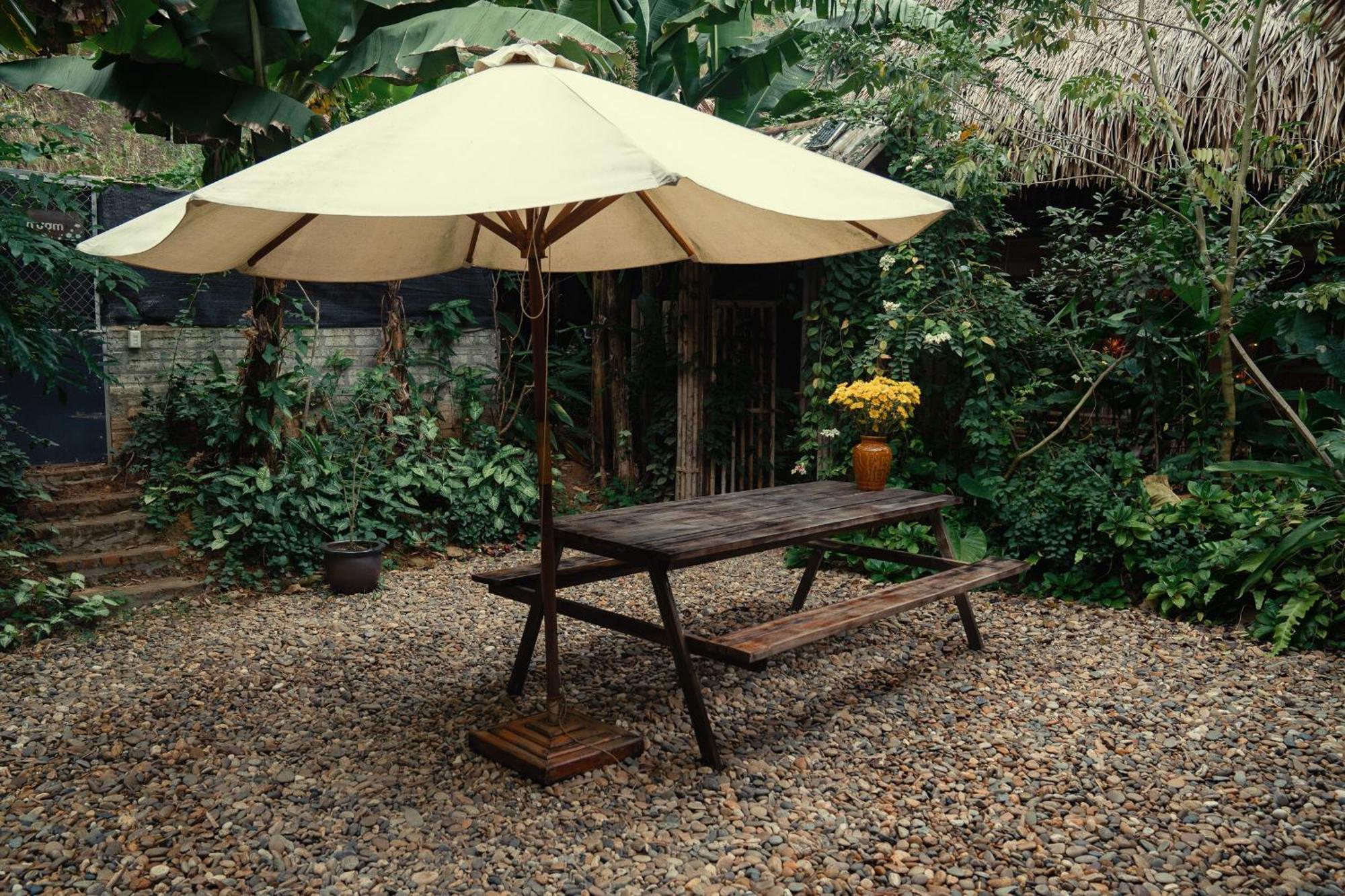 Dinh Gia Trang - Homestay & Coffee The Ruong Esterno foto